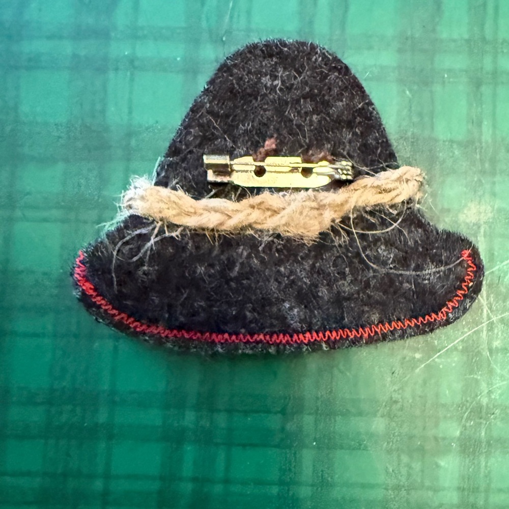 Handmade Wool Pin, German hat. - Picture 2 of 2